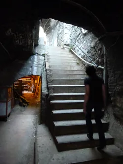 Escalier menant à la boutique d&rsquo;encensoirs ??