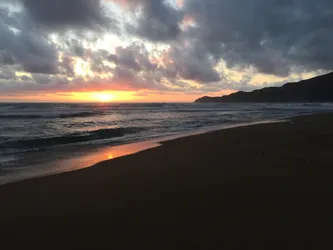 Coucher de soleil sur la plage, quoi de plus romantique&hellip;