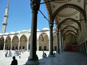 Mosquée Bleue : ans la cour intérieure