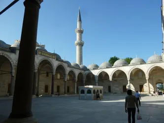 Dans la cour de la Mosquée Suleymaniye