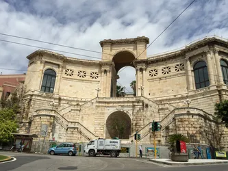 Bastione Saint Remy, actuellement fermé, et c&rsquo;est bien dommage étant donné qu&rsquo;on est juste à côté et qu&rsquo;il est censé y avoir un ascenseur